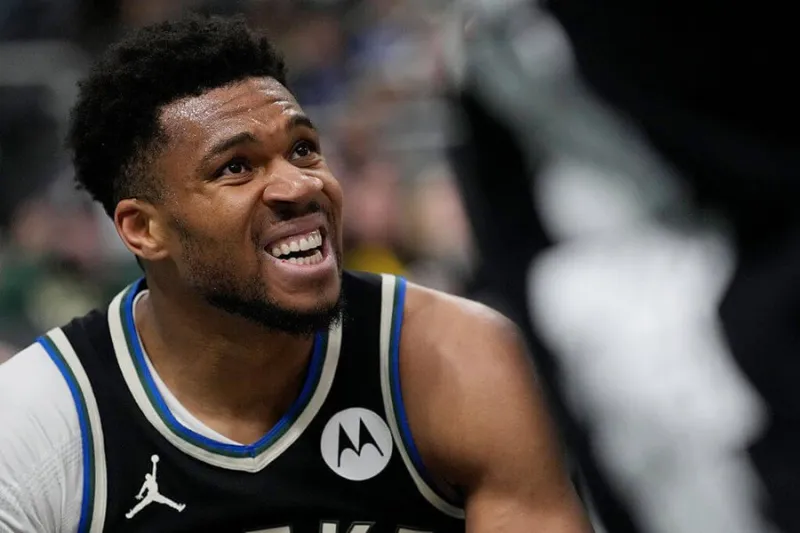 字母已经31岁了

已经开始走下坡路了，这赛季伤几次了，该换打法了。要么打慢落阵