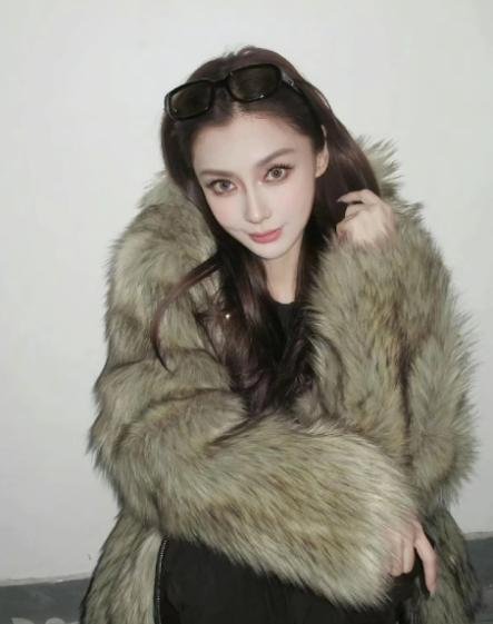 果然女人还得离开男人才足够鲜艳