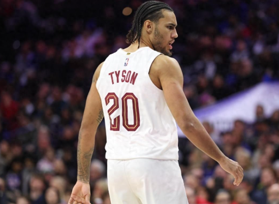 泰森首发三号位，保底东决，有希望灭凯子

首发四虎战斗力够了，需要泰森身高和体重