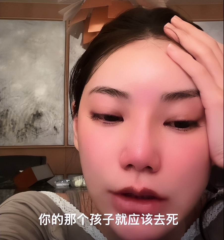 感觉兰姐突然沉默是寒心了，因为汪小菲数落她的时候，小梅并没有立刻维护婆婆，去说下