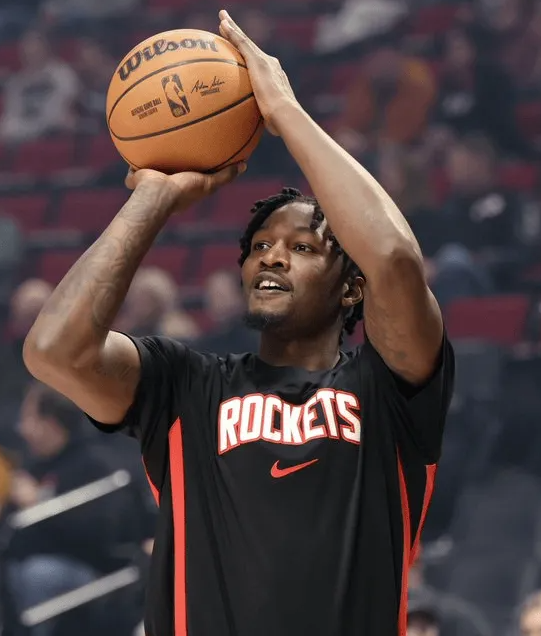 火箭主教练乌度卡在赛前接受了记者采访，谈到芬尼-史密斯的伤势：
多里安-芬尼-史