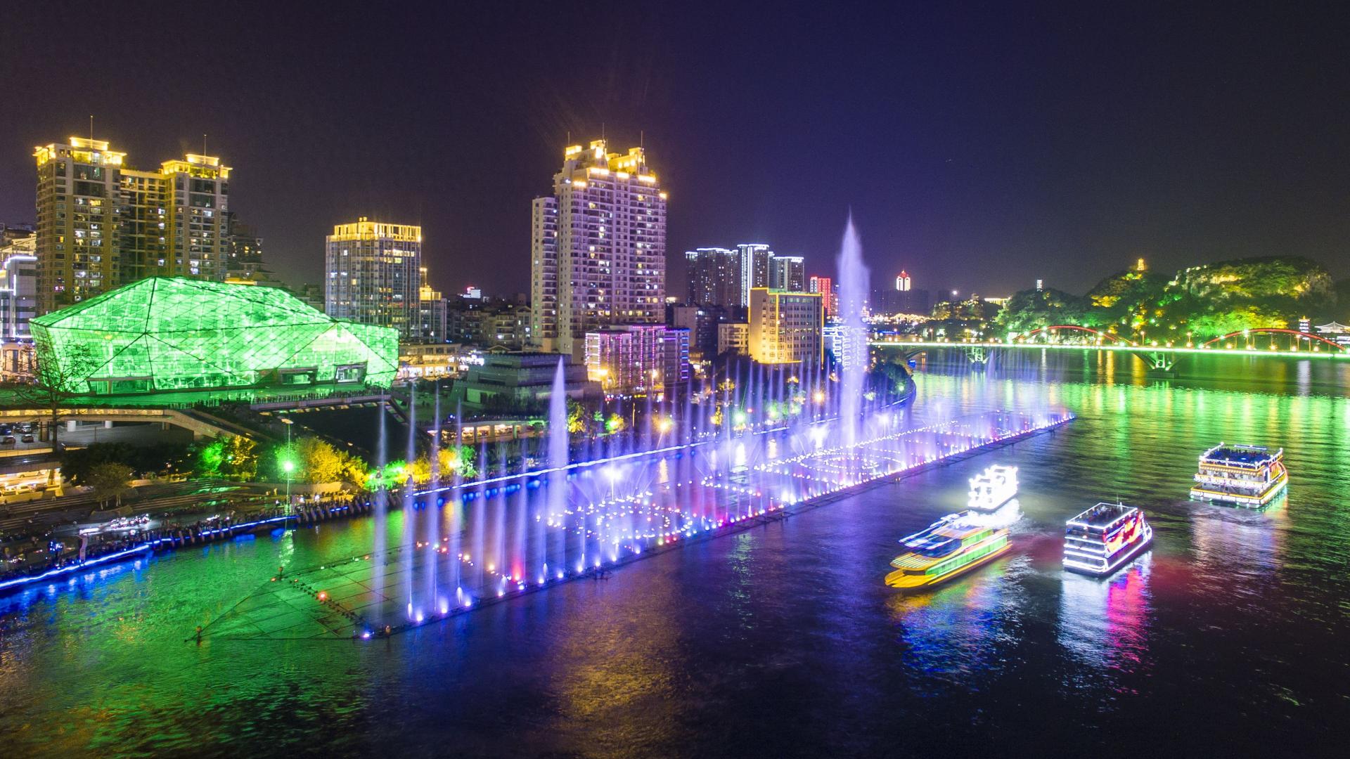 印象中广西和吃辣几乎无关，柳州却自成一派，辣味特产美食数不胜数