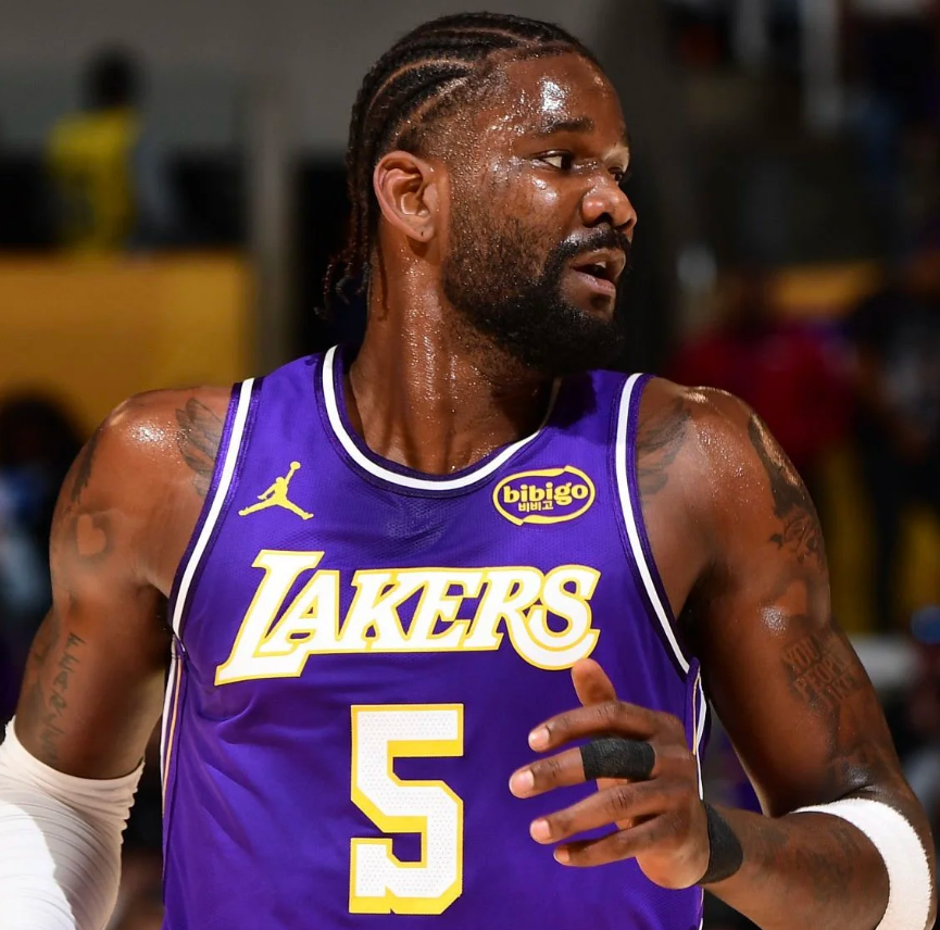 据NBA记者Kurt Helin的报道：
湖人中锋德安德烈-艾顿预计将执行810