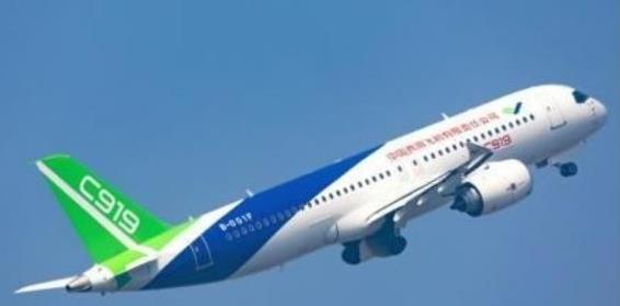 美国这一刀捅的可真够狠！一刀直插C919命脉，中国引以为傲的商飞C919客机，交