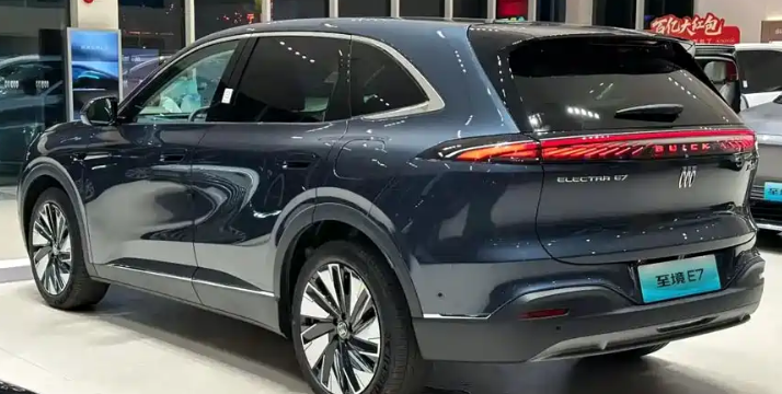 别克至境E7上市长续航辅驾满配推荐17.99万那款
新车外观延续至境SUV概念车