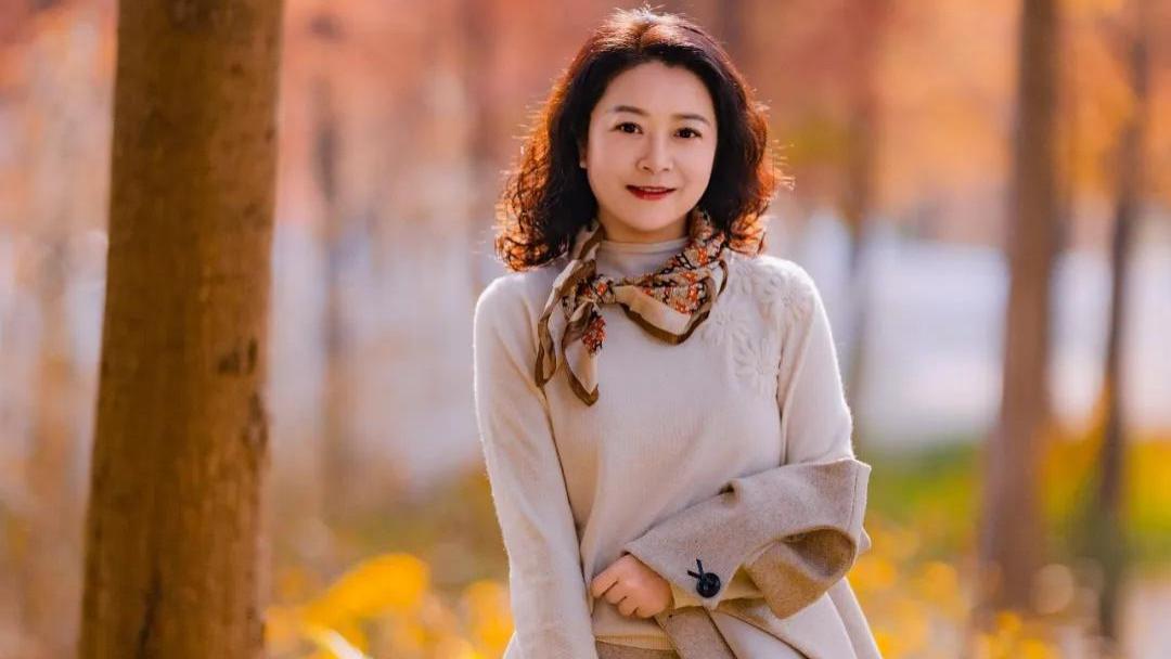 大龄辣妈公园红枫林拍照，14个简单摆拍，唯美浪漫，出片温柔有氛围感