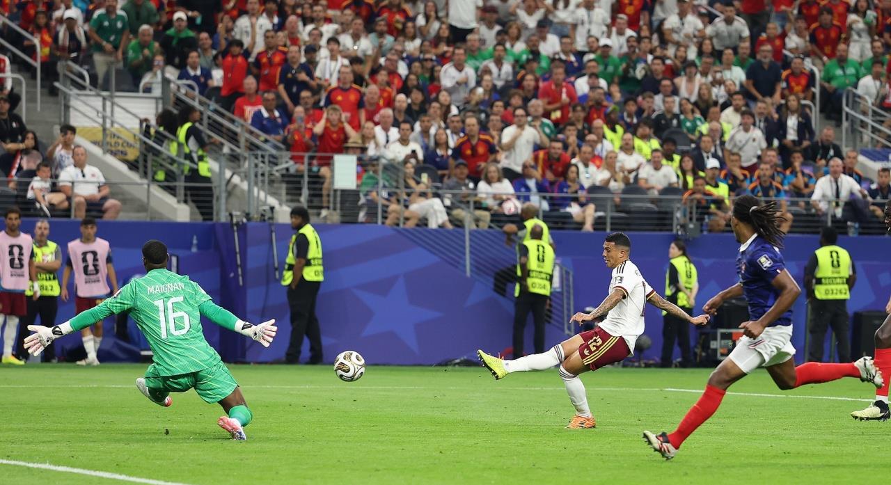 西班牙2-0完胜法国，让国内那些足球专家打脸了，这些所谓的专家、分析家们在评论法