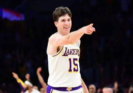 早跟你们说了里弗斯打不了硬仗，特别是季后赛，就是非得犟。一定要把他交易了湖人才能