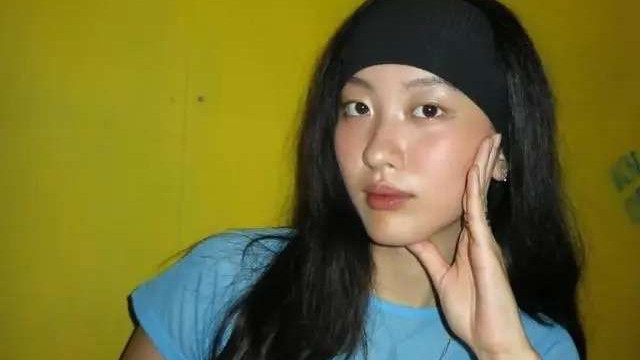 陈奕迅女儿翻唱引争议，乐坛判官批声色艺皆无，网民反应两极