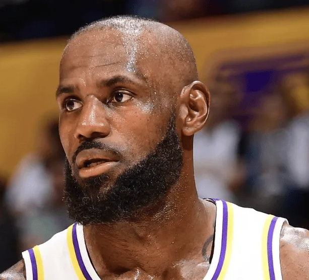 勒布朗-詹姆斯并没有要求所谓的“告别巡演”，外界此前将这视作他可能在本赛季后退役