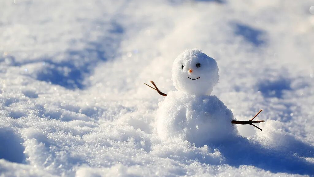 厚衣服别急着收！北京有雨，明天降温，还可能下雪