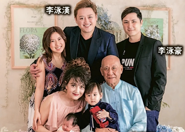 大哥李泳汉操办丧事本说会通知弟弟
谁知弟弟转头向媒体诉苦，说被大哥禁止见母亲两年
