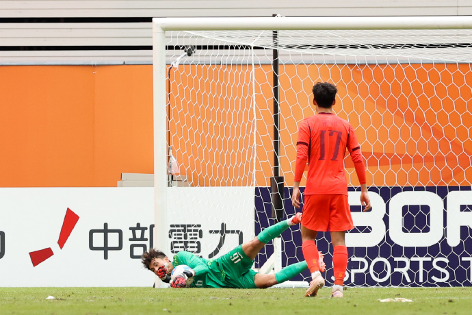 固若金汤！#U23国足0比0阿联酋U23# 
同样的首发，
同样的阵型，
甚至连