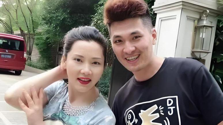 何赛飞霸气回应儿子给自己传宗接代：这是我结婚的唯一条件，不同意就换人