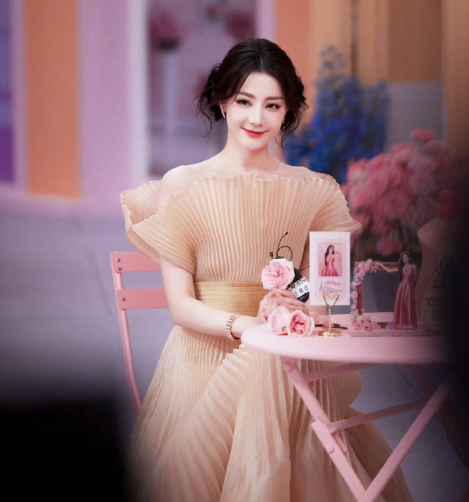 敬你恣意蔓生的野心敬你永无止尽的青春