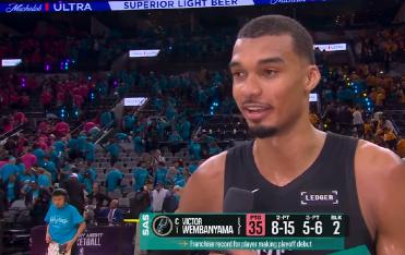 文班亚马季后赛首秀：35分5记三分球

也打破了队史季后赛首秀得分纪录，谁的纪录