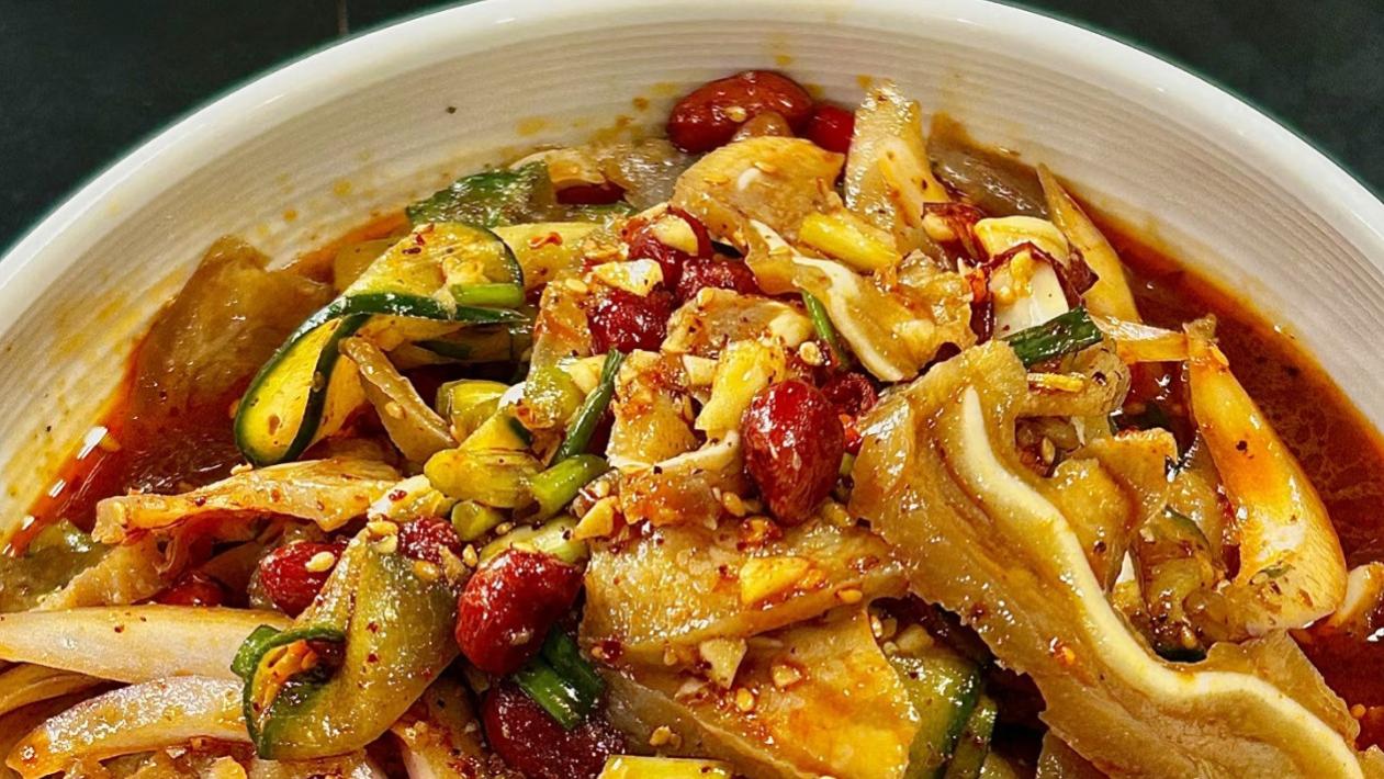 夏日开胃神菜！脆爽过瘾的红油耳片，在家轻松复刻