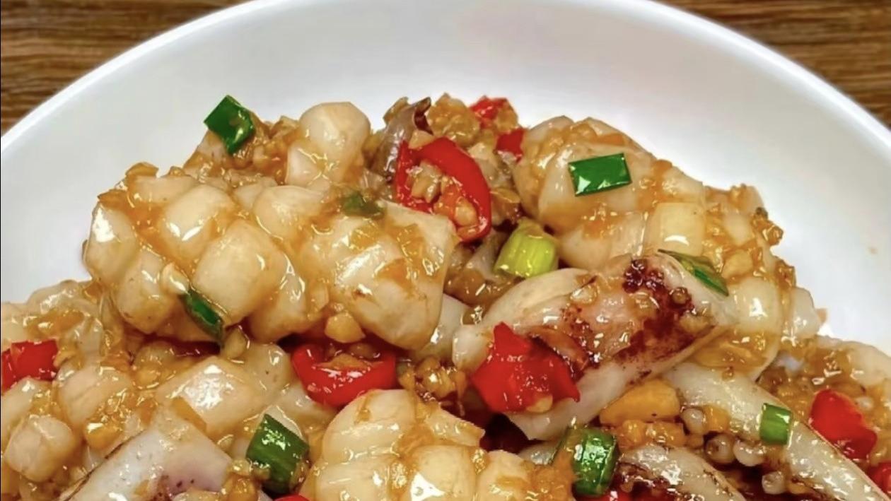 一口鲜掉眉毛的蒜香鱿鱼，家常小炒也能吃出大排档的快乐