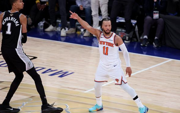 纽约尼克斯夺得赛点！刚刚结束的NBA总决赛第四场，尼克斯在一度落后29分的情况下