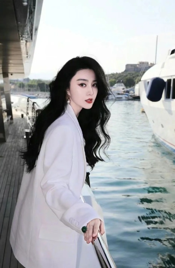 范冰冰壁纸，照片要及时发