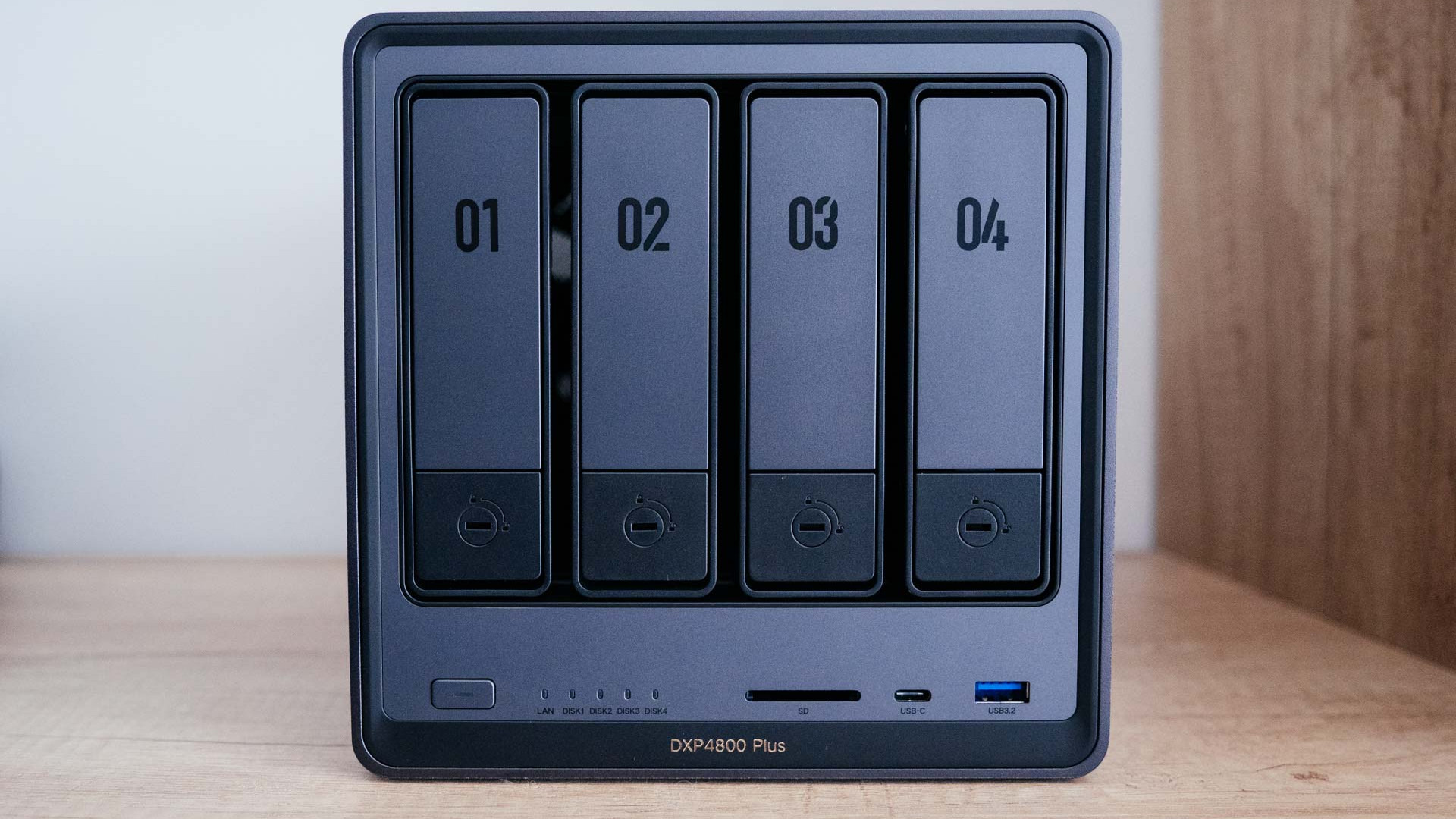 绿联DXP4800 Plus NAS ｜家庭存储与影音娱乐全能解决方案