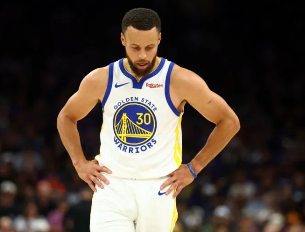 NBA记者Brett Siegel谈到了斯蒂芬-库里与勇士的续约前景。
Sieg
