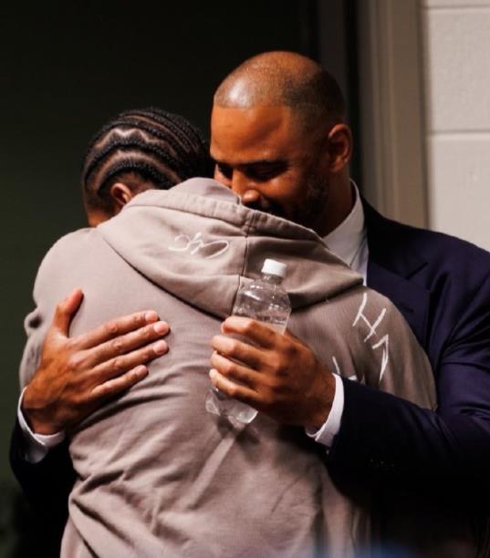 乌度卡虽然饱受质疑，也经常有球迷要求他下课，不过现在火箭队西部第四的战绩确实也不