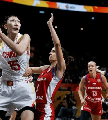 中国女篮球员韩旭谈球队加时逆转捷克女篮。她表示：“我为我们感到骄傲，但对我自己来