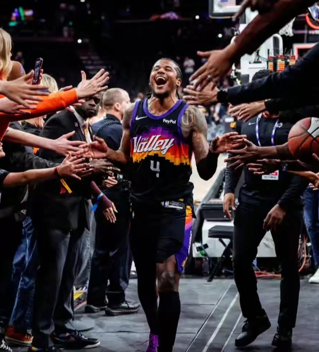 杰伦格林真的有做过投篮训练吗？
如果他真的训练，投成这样也太离谱了吧？
今天他的