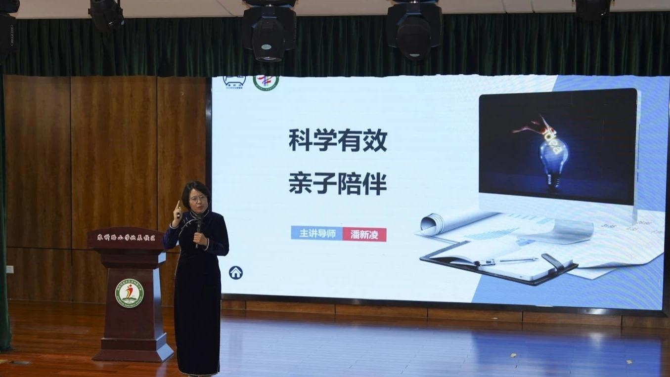 化解青春期亲子矛盾 郑州青春期孩子叛逆亲子冲突疏导专家潘新凌支招