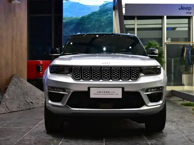 大切诺基4xe豪华越野的平衡哲学
经权威信源核实，其车身尺寸准确数据为4906m