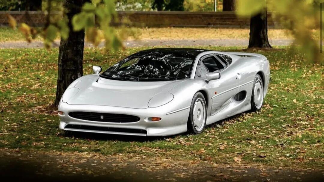 伊恩·卡勒姆重新设计了XJ220，比现在的捷豹好看太多了