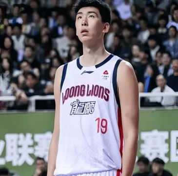 徐昕更倾向于去NCAA打球而不是NBA。据国内媒体透露，比起前往NBA，徐昕更倾