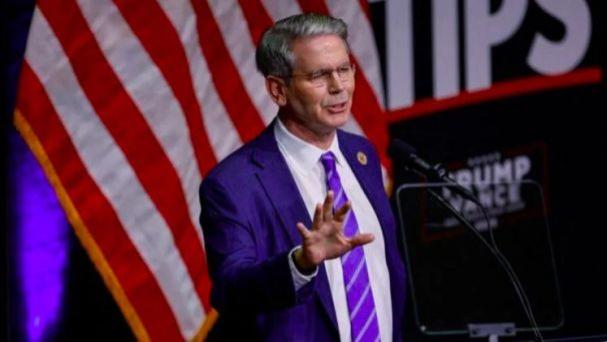 美国财政部颁发了许可，允许出售伊朗石油