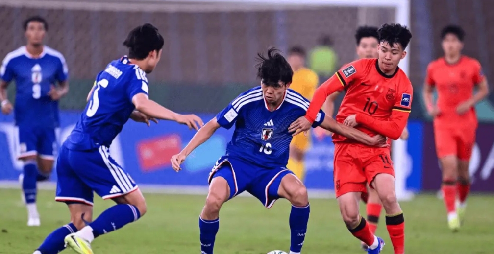 04年亚洲杯——国足1:3日本无缘冠军！
26年U23亚洲杯——国足0:4日本无