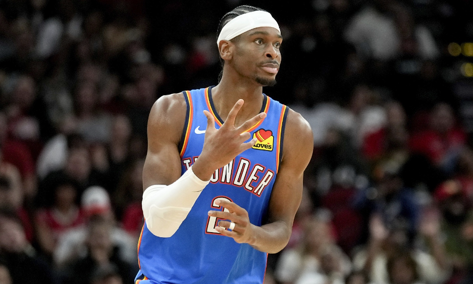 亚历山大今天故意不突破，为的就是告诉布克
男人行不行靠的是实实在在的表现，而不是