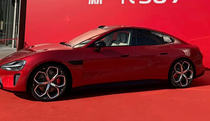 小米赌对了，新款SU7用配置硬刚降价潮配置拉满
一、降价潮里的反差：小米为何敢逆