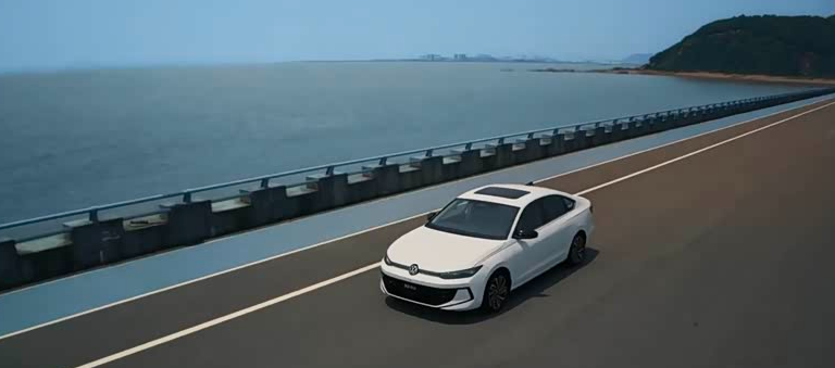 升级后的朗逸pro
朗逸pro的新款外观的设计已经颠覆了我的认知呢，它的外观已经