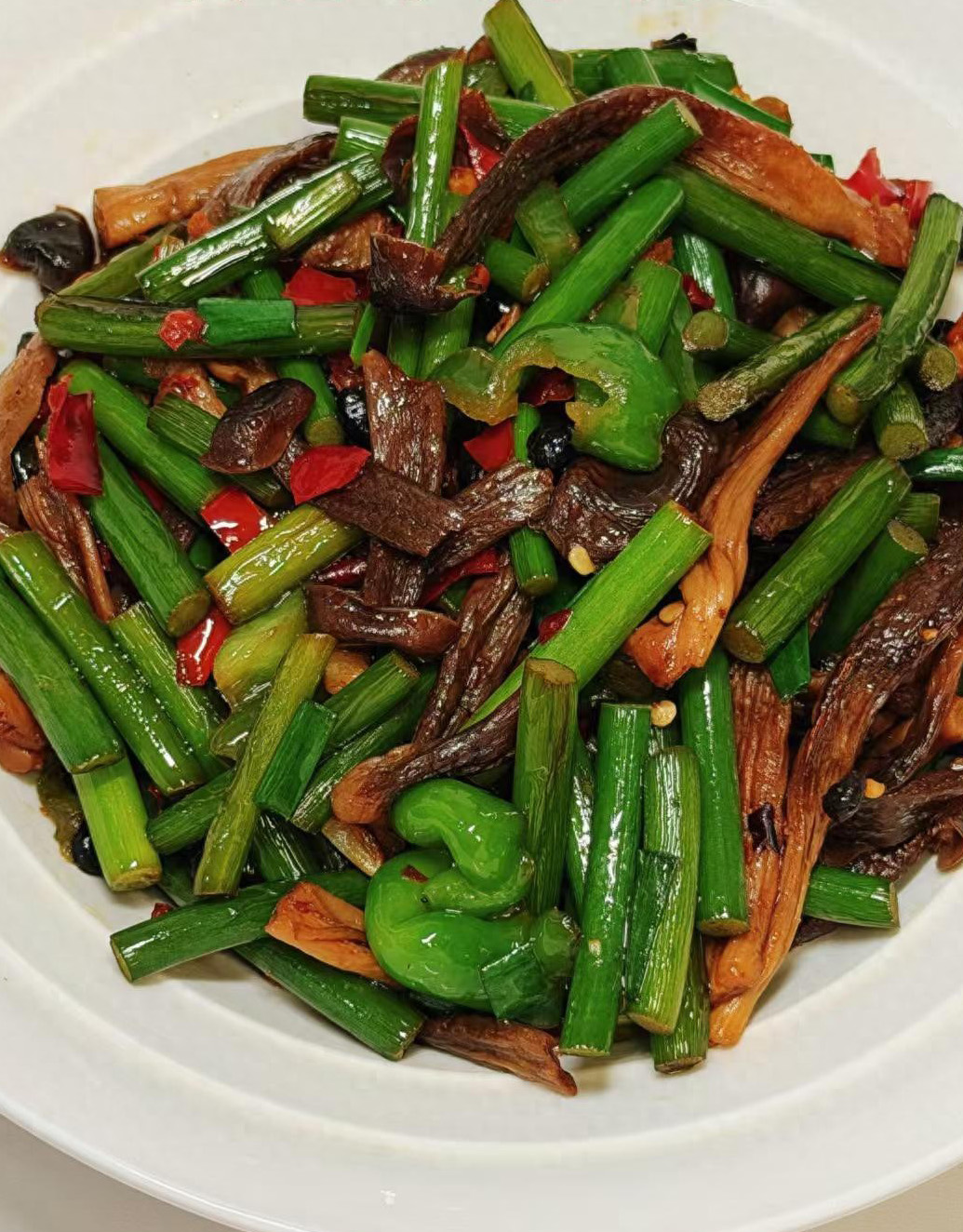 🌿春天别总盯着肉吃啦！这 3 道家常素菜，清爽下饭，吃着舒服又省心
春天的菜市