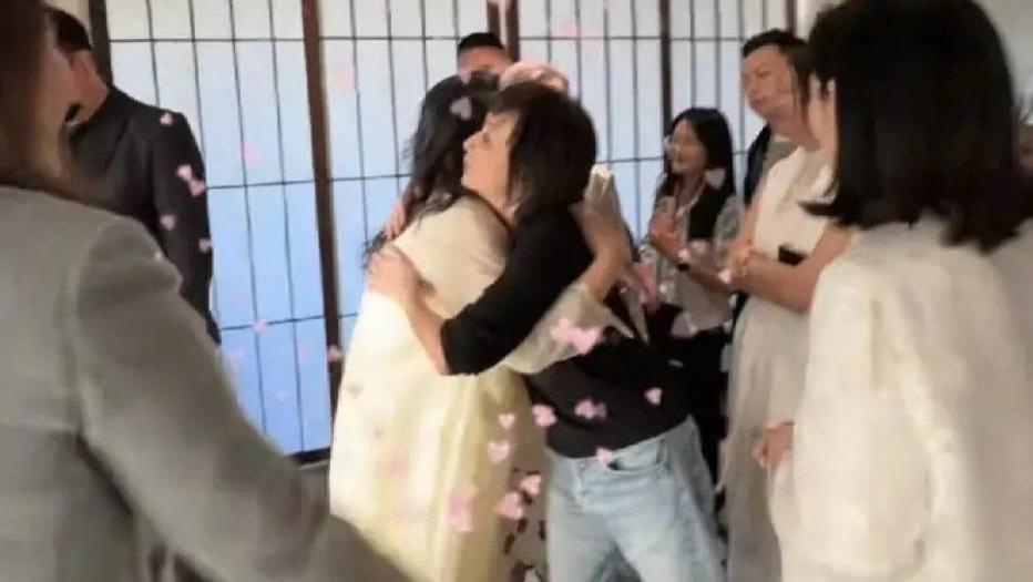 张兰出席刘嘉玲活动