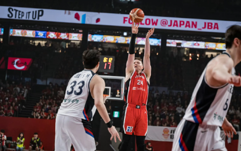 霍金森一回来就砍24分7篮板，带队赢球，要是他那天跟中国男篮交手，咱们还真不一定