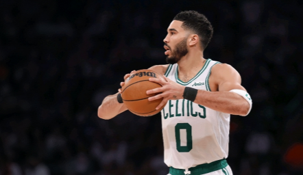 塔图姆25分11篮板，绿军大胜76人取得季后赛开门红。NBA季后赛首轮，凯尔特人