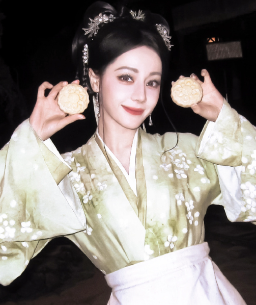 我偏要做这傲于高墙的凌霄花