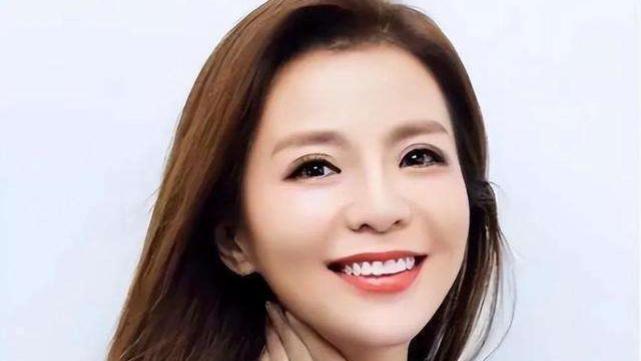 朱迅53岁逆生长像吃防腐剂，是基因强大还是自律到极致？