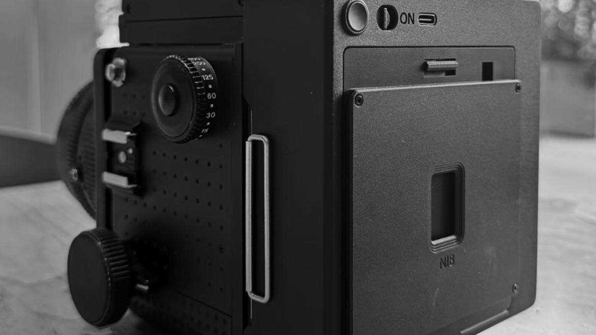 当玛米亚RZ67装上NONS拍立得后背…