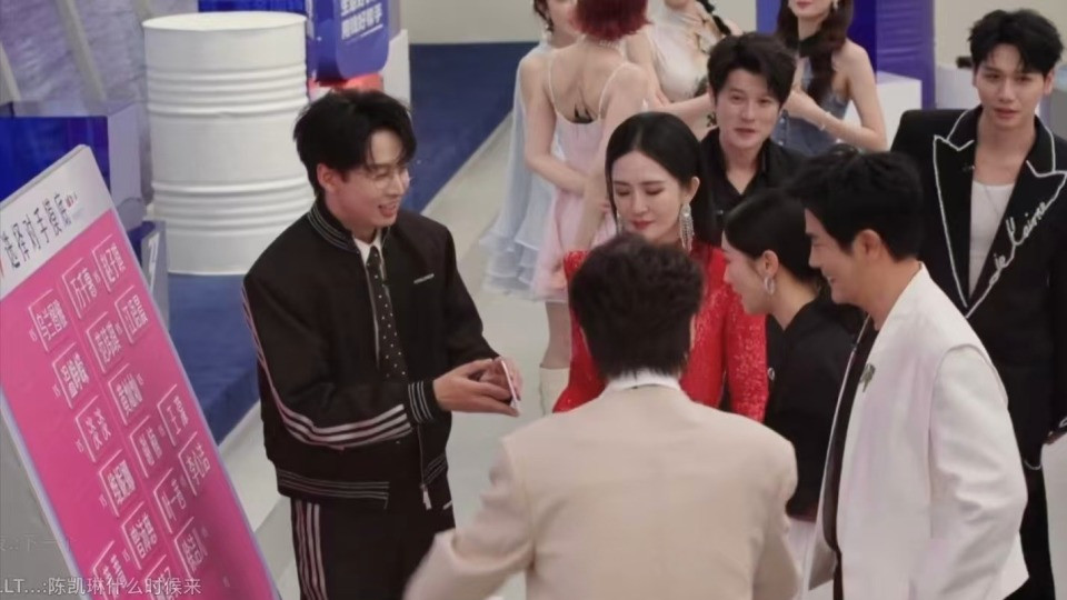 《乘风2026》：直播“乘风送考”完全没必要！闹哄哄乱糟糟，短视频时代你给我吃“粗糠”？！