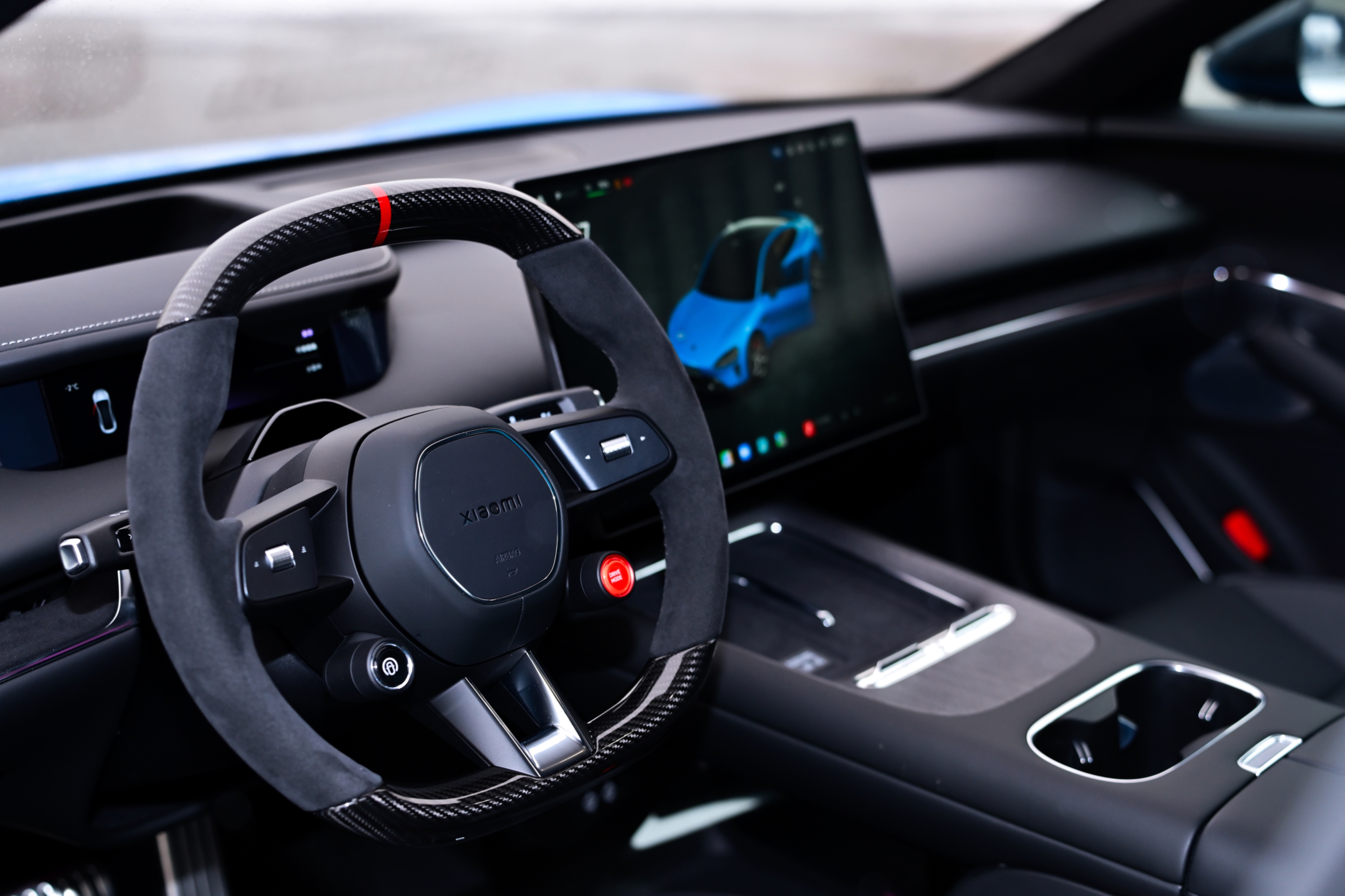 在正式试新SU7之前，我的同事徐鑫找小米调底盘的兄弟聊了会儿天。他说，这次新SU