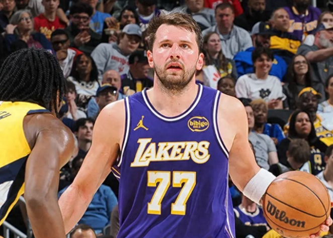 东契奇背身单打确实猛，但没啥机会

今天打步行者，东契奇好几次背身单打，可以说是