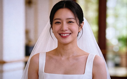 31岁那年，我妈打了正在坐月子的妻子，她还觉得自己很威风，17年后我妈去前妻家看孙子，她愣在原地