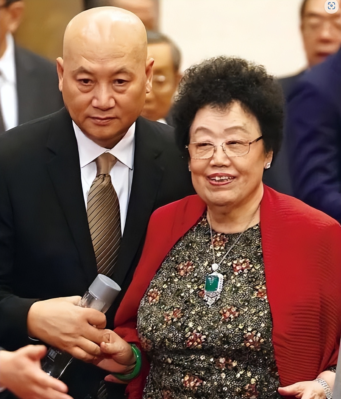 陈丽华去世，留下470亿给迟重瑞及仨子女，男方放弃生育相伴3